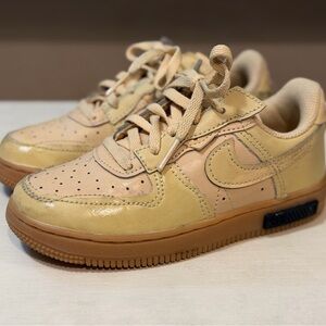 Nike Kids Sneakers in Tan and Brown